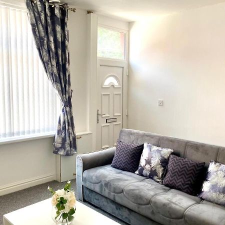 Cosy Cheerful 2 Bedrooms Near Piccadilly, Etihad Stadium Sleeps Up To 5 Mánchester Exterior foto
