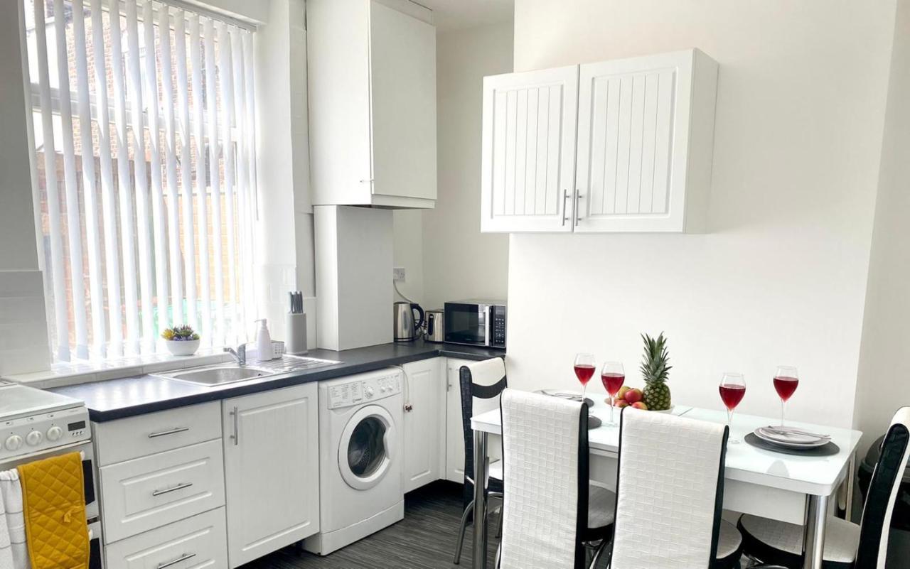 Cosy Cheerful 2 Bedrooms Near Piccadilly, Etihad Stadium Sleeps Up To 5 Mánchester Exterior foto