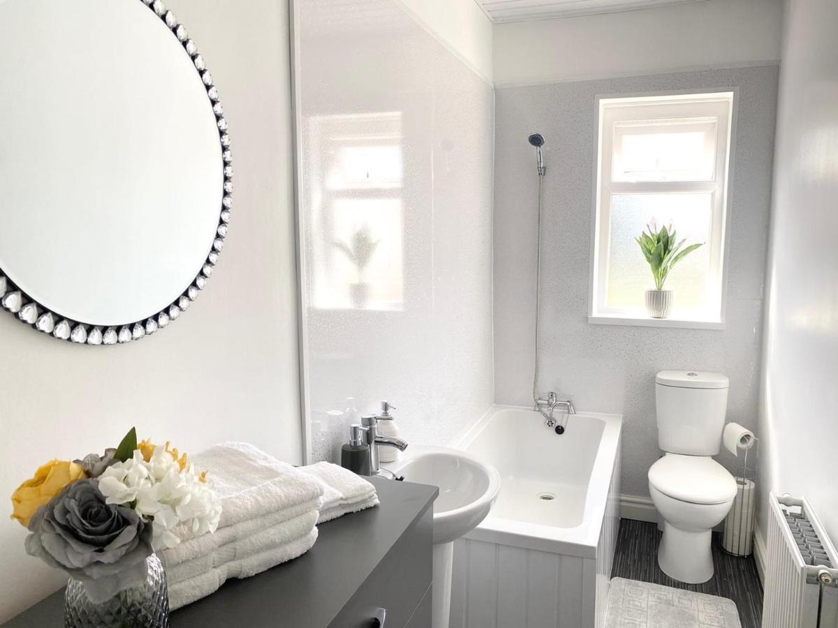 Cosy Cheerful 2 Bedrooms Near Piccadilly, Etihad Stadium Sleeps Up To 5 Mánchester Exterior foto