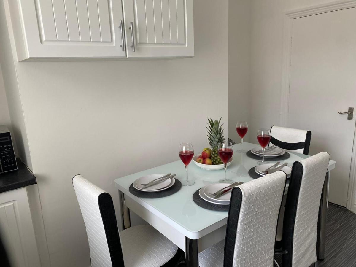 Cosy Cheerful 2 Bedrooms Near Piccadilly, Etihad Stadium Sleeps Up To 5 Mánchester Exterior foto