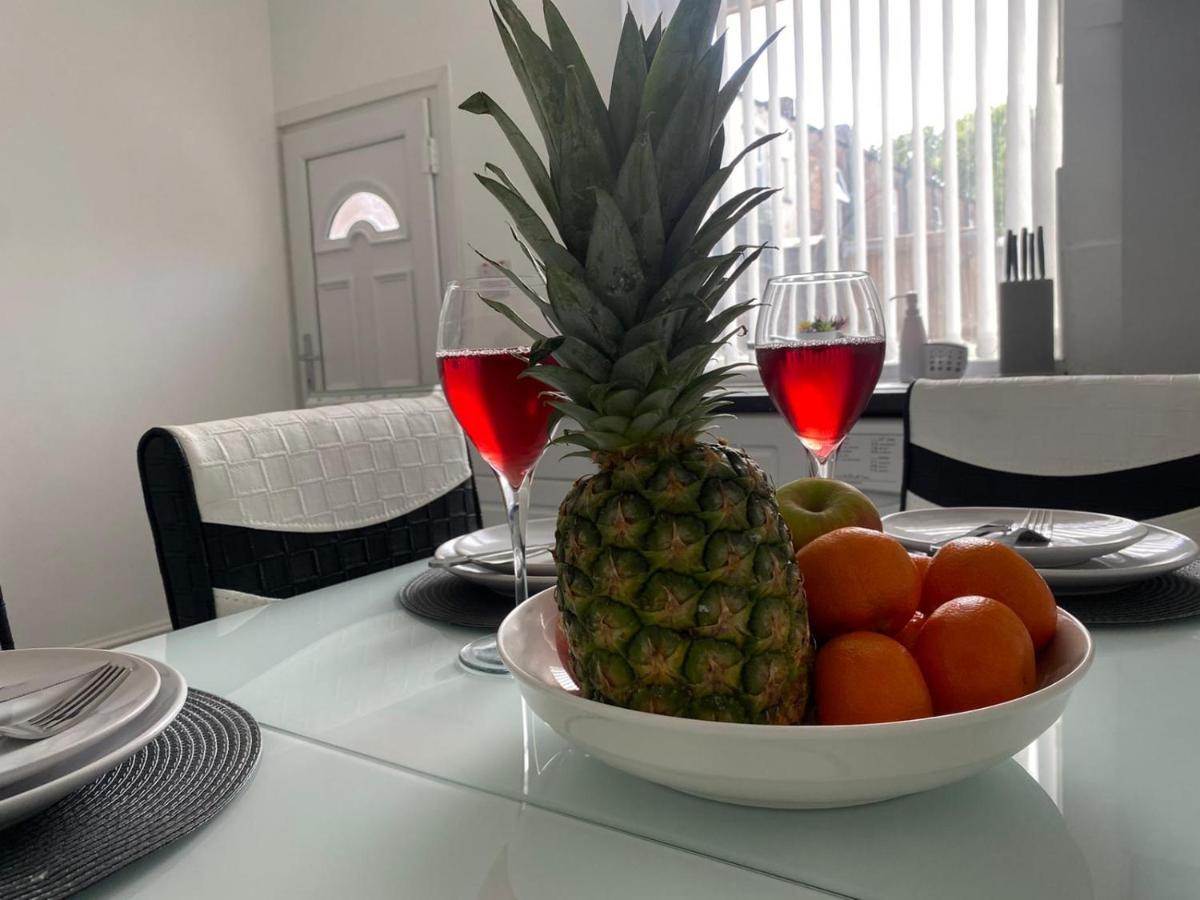 Cosy Cheerful 2 Bedrooms Near Piccadilly, Etihad Stadium Sleeps Up To 5 Mánchester Exterior foto